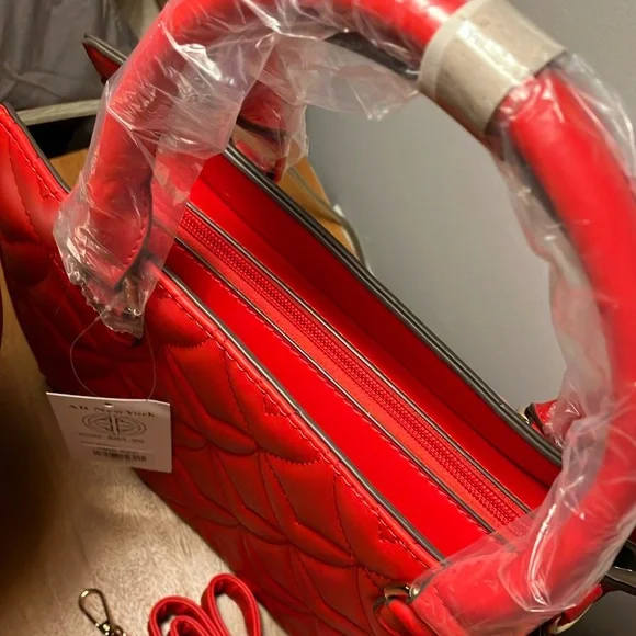 Red Quilted Women's Bag - Picture 5 of 7